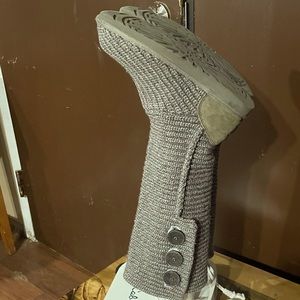 Ugg classic knit 3 button boots size 9